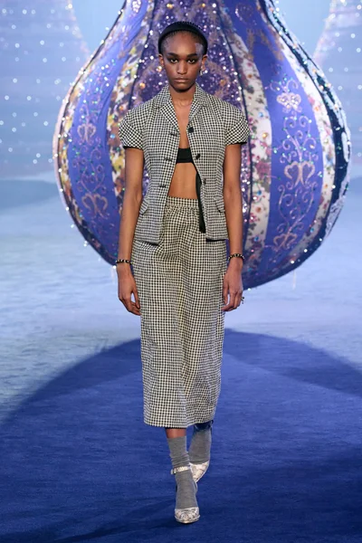 Look 7